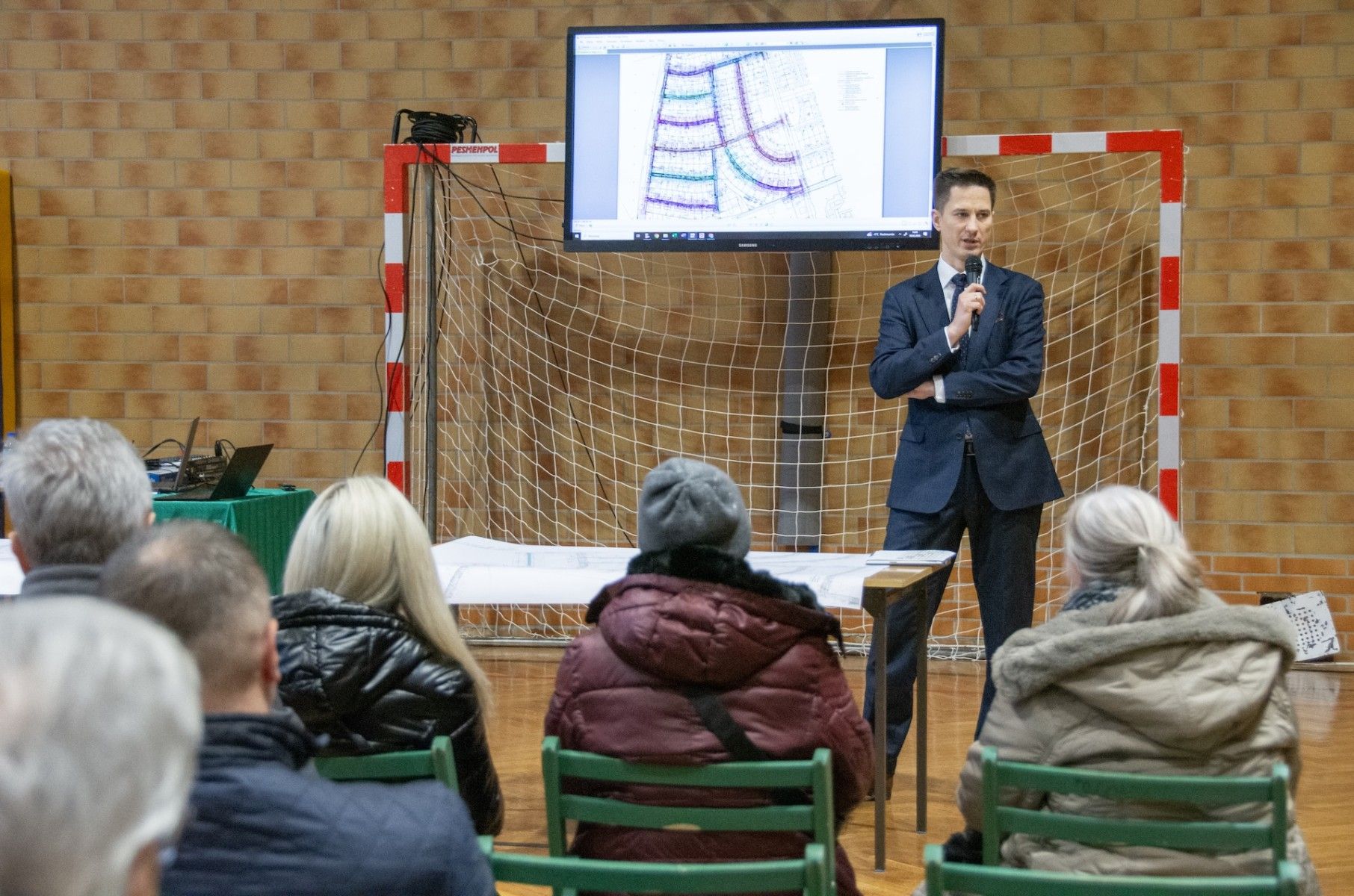 Mieszkańcy Miechowic poznali projekt przebudowy 9 dróg w rejonie domków fińskich