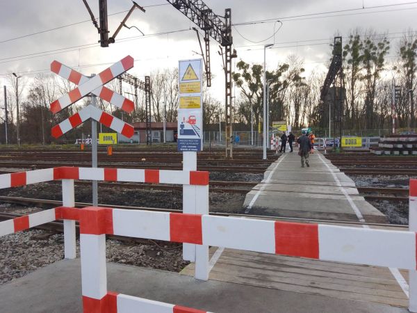 Uwaga piesi! Tunel zachodni zamknięty w związku z przebudową hali peronowej dworca PKP