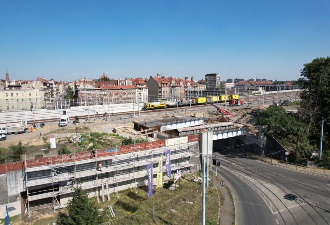 Przebudowa wiaduktu nad ul. Zabrzańską. 2 października przejazd pod wiaduktem będzie zamknięty na noc