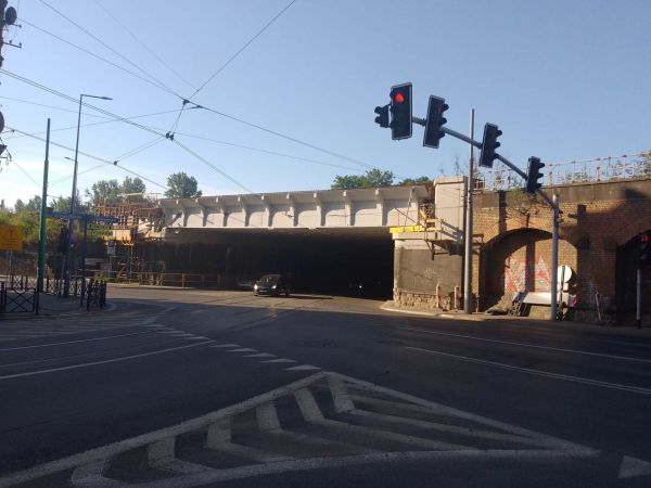 W weekend nie przejedziemy pod wiaduktem na pl. Wolskiego. Będą zmiany w komunikacji tramwajowej i autobusowej