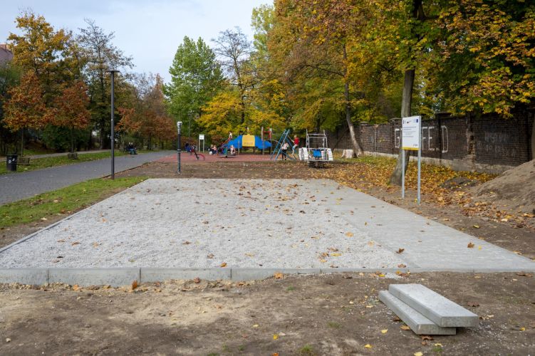 Nowe chodniki, miejsca do zabawy i rekreacji