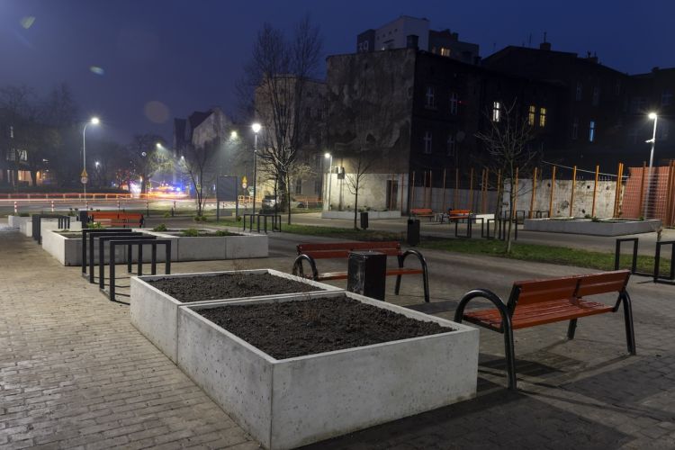 Zagospodarowana przestrzeń przy ul. Witczaka