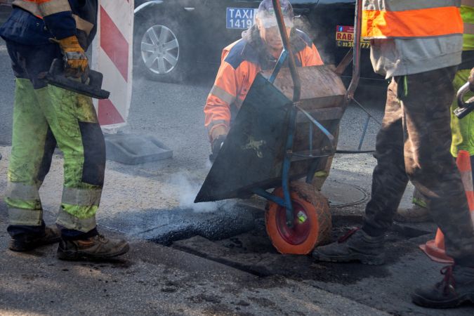 Rusza kolejny etap łatania dziur w drogach po zimie