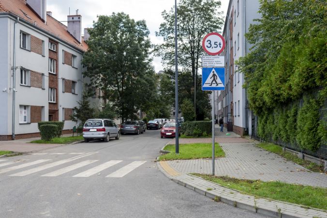 Zmiana organizacji ruchu na ul. ks. Popiełuszki. Ciężarówki przestaną jeździć mieszkańcom pod oknami