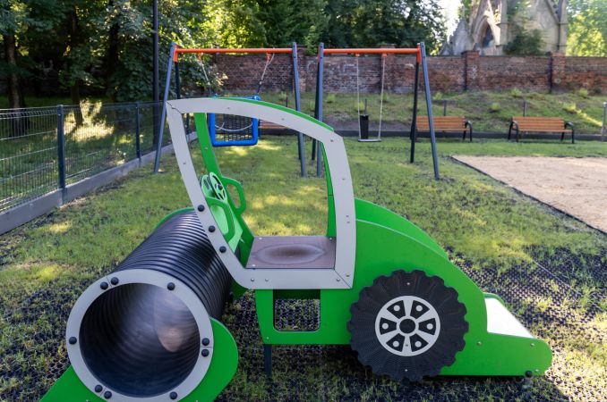 Plac zabaw na alei Marka Sienickiego oddany do użytku