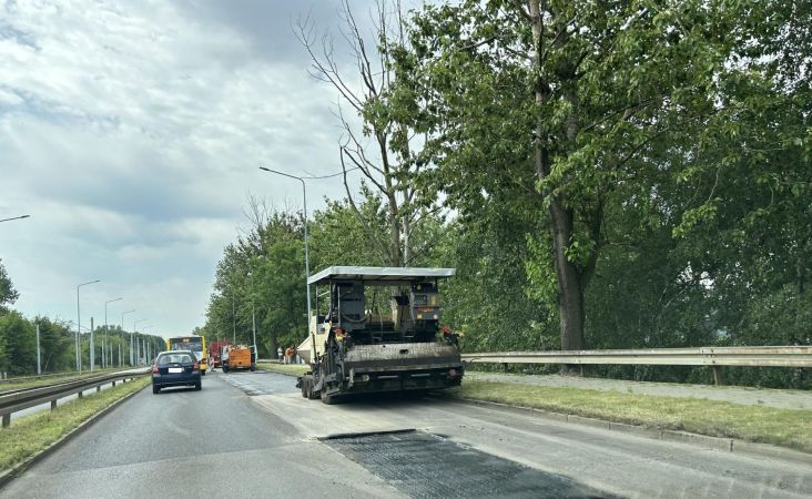 Trwają bieżące naprawy jezdni w Rozbarku