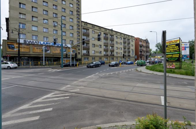 Sygnalizacja świetlna na skrzyżowaniu ul. Chorzowskiej, Miarki, Siemianowickiej i Witczaka zostanie rozbudowana, aby tramwaje miały priorytet na przejeździe drogowo - tramwajowym