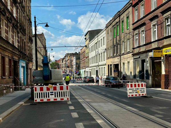 Wyburzanie pustostanu przy ul. Piekarskiej 28. Będą utrudnienia drogowe do 9 sierpnia