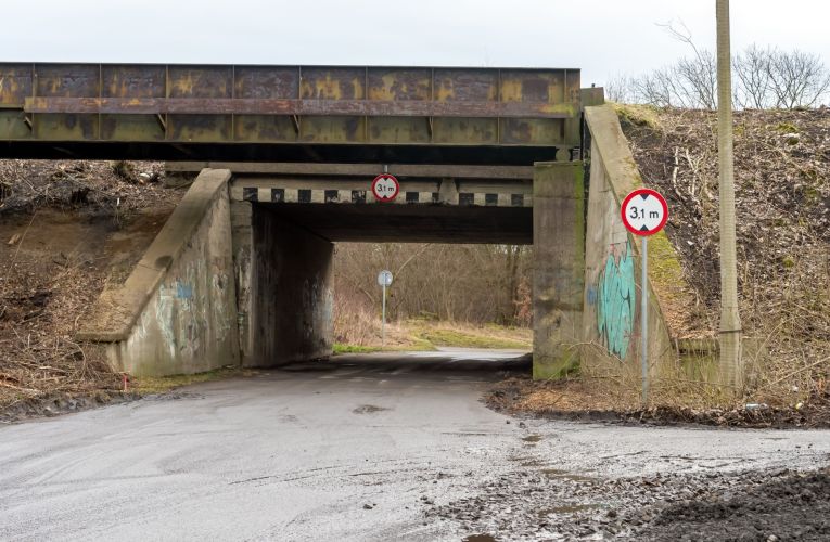 Rozpoczyna się przebudowa wiaduktu kolejowego nad ul. Krzyżową. Dojazd do parkingu przy Żabich Dołach będzie zamknięty