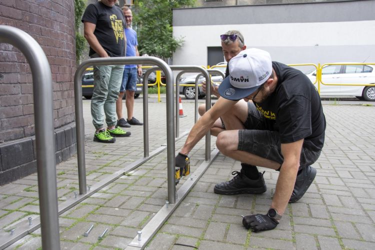 Montaż pierwszych stacji Metrorowerów