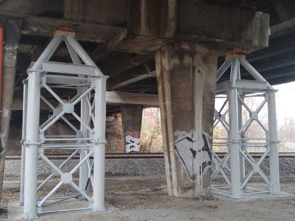 Podpora wiaduktu nad ul. Siemianowicką odciążyła newralgiczny filar