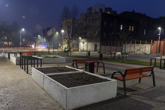 Zagospodarowana przestrzeń przy ul. Witczaka