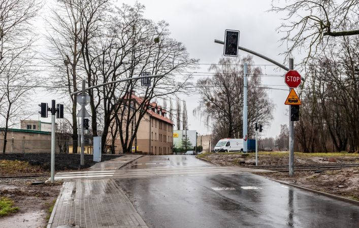 W rejonie przejazdu drogowo-tramwajowego na ul. Pszczyńskiej w Rozbarku powstała nowa sygnalizacja świetlna