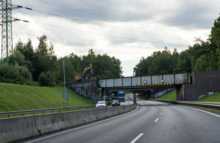 Rozbiórka wiaduktu kolejowego nad DK 88. Będą utrudnienia na al. Jana Nowaka-Jeziorańskiego