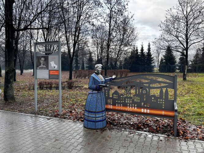 Ławeczka Joanny Gryzik- Schaffgotsch w Szombierkach