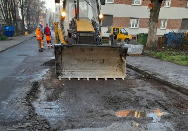 Remont nawierzchni jezdni na ul. ks. Popiełuszki - fot. Krzysztof Gajowiak
