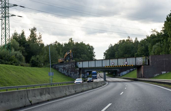 Rozbiórka wiaduktu kolejowego nad DK 88. Będą utrudnienia na al. Jana Nowaka-Jeziorańskiego