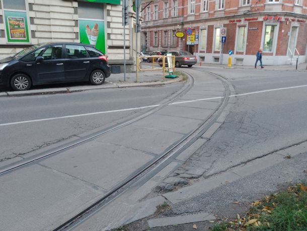 Remont przejazdu drogowo-tramwajowego na skrzyżowaniu ulic Powstańców Warszawskich i Moniuszki