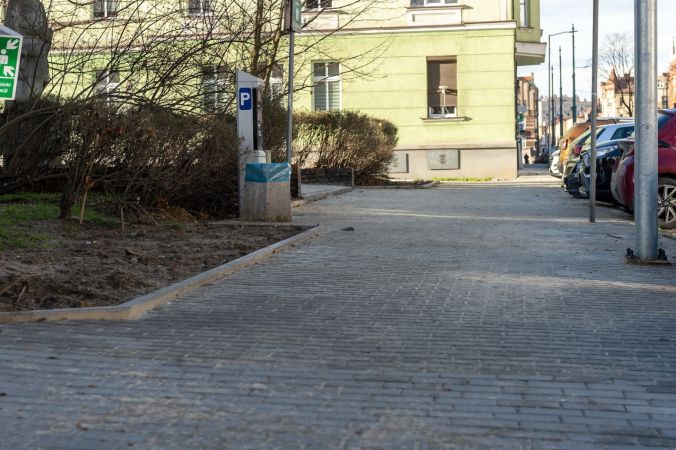 Wyremontowany został m.in. chodnik przy ul. Moniuszki w rejonie Opery Śląskiej