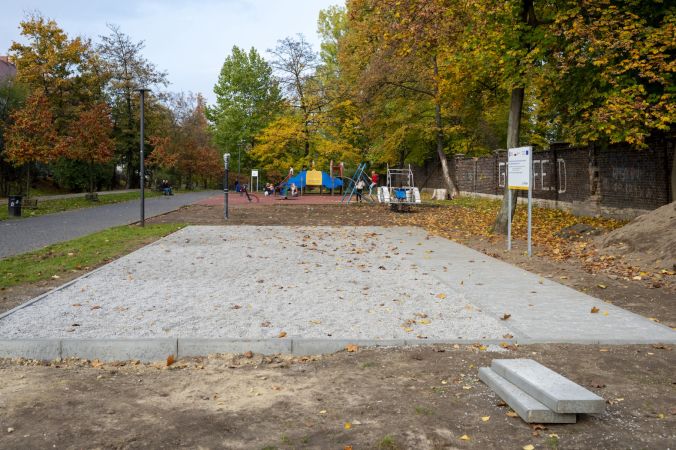 Nowe chodniki, miejsca do zabawy i rekreacji