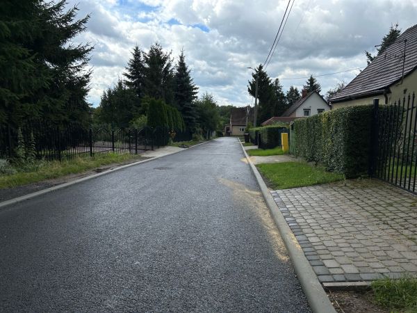 Ulice Łączna i Mikołaja w Rozbarku wyasfaltowane