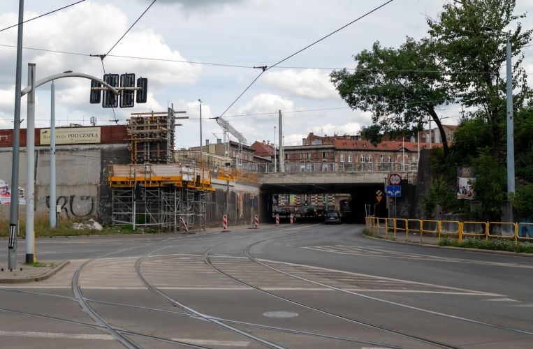 W weekend nie przejedziemy pod wiaduktem nad ul. Zabrzańską. Będą zmiany w komunikacji tramwajowej i autobusowej