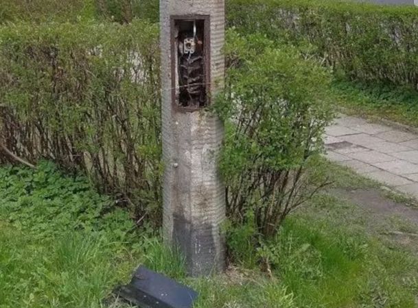 Naprawa uszkodzonych wskutek wandalizmu latarni ulicznych w Bobrku